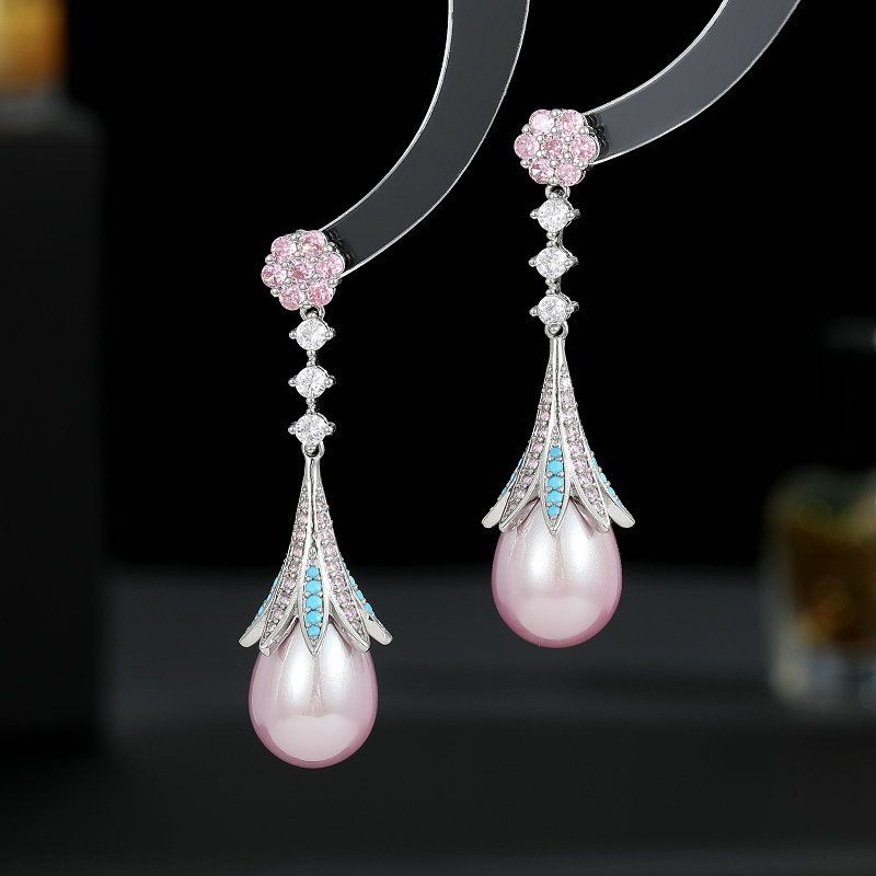 French Elegance Court Earrings, Light Luxury and High Grade, Long Style Decorative Face Droplet Pearl Earrings_voghion.com