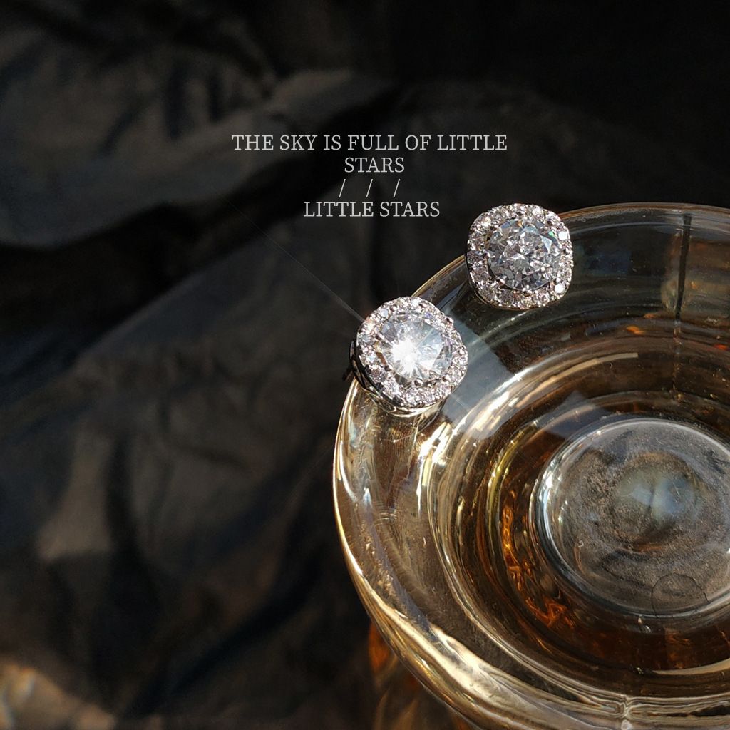 Orecchini a catena in argento 925 con micro intarsi in zirconi, quadrati e geometrici, semplici, da donna_voghion.com