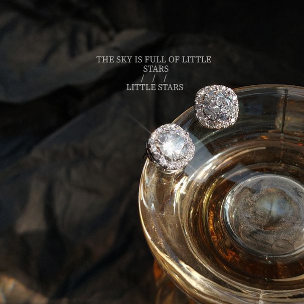 Orecchini a catena in argento 925 con micro intarsi in zirconi, quadrati e geometrici, semplici, da donna_voghion.com