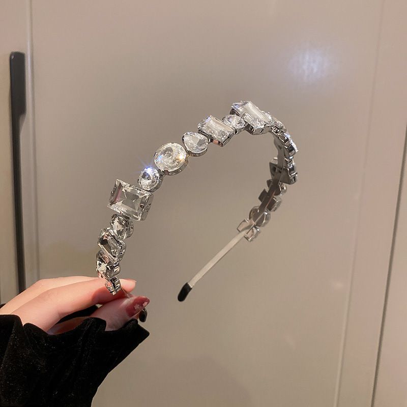 Fascia per capelli cerchiata e quadrata con borchie di diamanti Design Fascia per capelli super scintillante Temperamento alla moda Accessori per capelli versatili per le donne_voghion.com