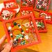 Set di gioielli natalizi per bambini, set di braccialetti e anelli con perline festive con ciondoli a forma di Babbo Natale, pupazzo di neve e albero in scatole regalo rosse, regalo per le feste e bomboniere Je_voghion.com