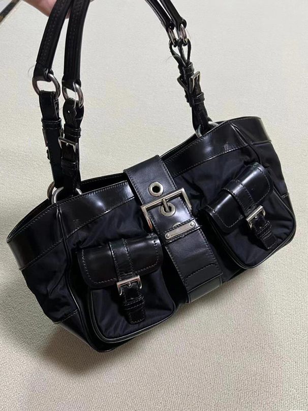Ins Same Hundred Biker Multi-Pocket Shoulder Armpit Spice Girls Women's Bag 2025 Spring Summer New Trend Fashion Hundred Casual Daily_voghion.com