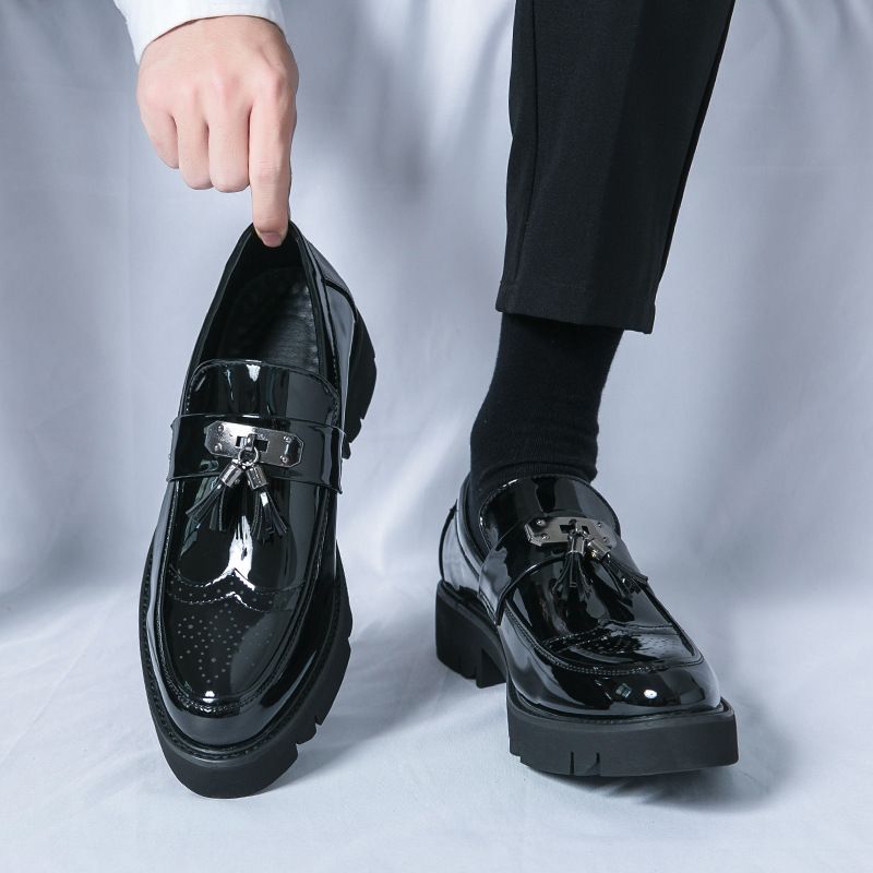 Schwarze Loafer für Männer Lackleder Quasten Runde Zehenblock Herren Formelle Schuhe Handarbeit Größe 38-46 Herrenschuhe_voghion.com