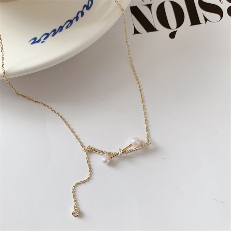 Collana di perle a croce sudcoreana, ciondolo di lusso leggero e alla moda, design di alta qualità, catena per clavicola di nicchia_voghion.com