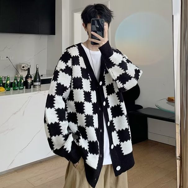 Herren-Pullover mit Farbblock-Gittermuster im japanischen Stil – Übergroßer Strickpullover mit Rundhalsausschnitt | Weicher, locker sitzender Winter-Rollkragenpullover | Streetwear-Mode | EU-Trend (_voghion.com