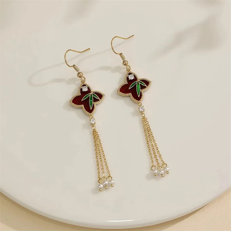 Nuovi orecchini cinesi a foglia di bambù con design di nicchia, orecchini lunghi e snellenti con nappe di perle, che emanano un'atmosfera raffinata ed elegante_voghion.com