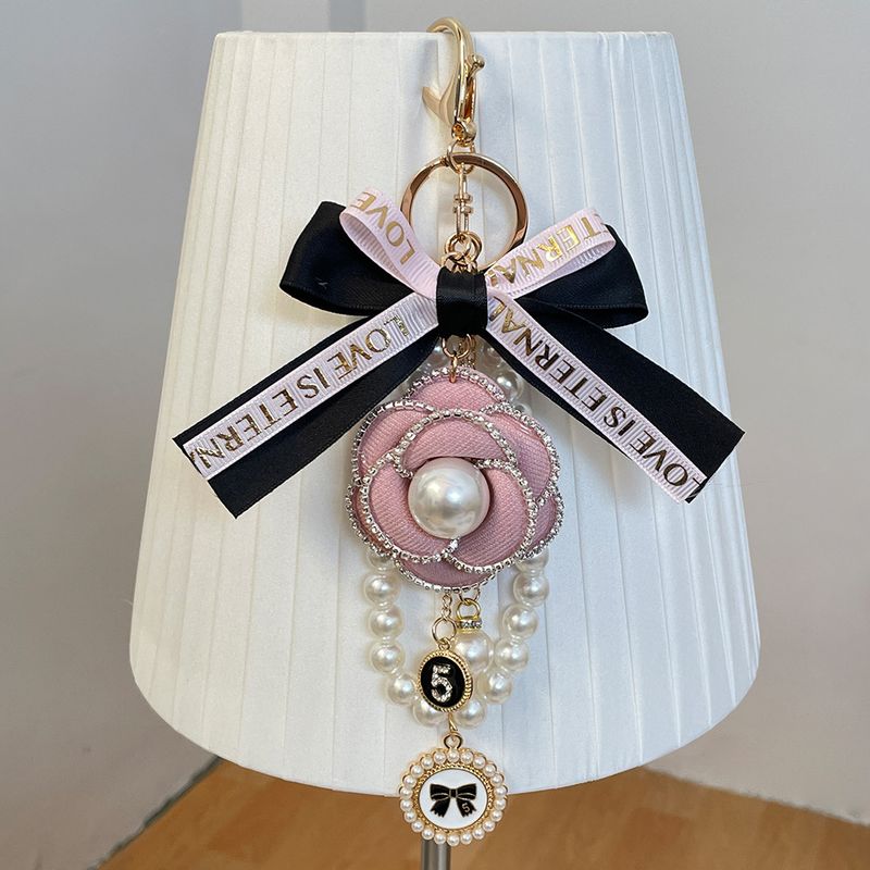 Koreansk version af fashionable Xiaoxiang Instagram Fengshan Camellia Bow Car Keychain Bag Vedhængsgave_voghion.com