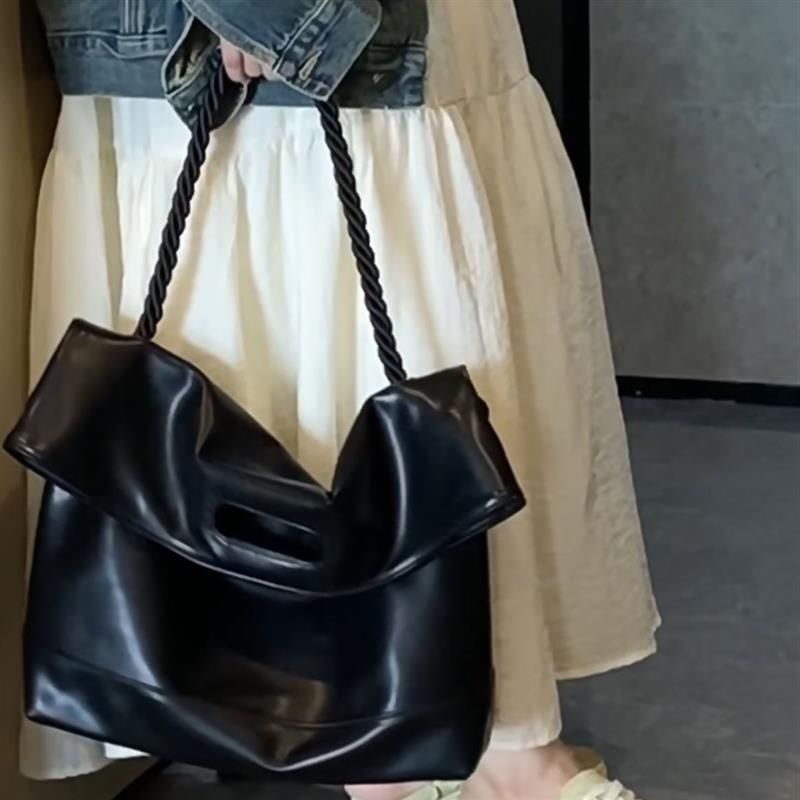 Commuter Bags 2025 New Tide Shoulder Armpit Large Capacity Student Handbags_voghion.com