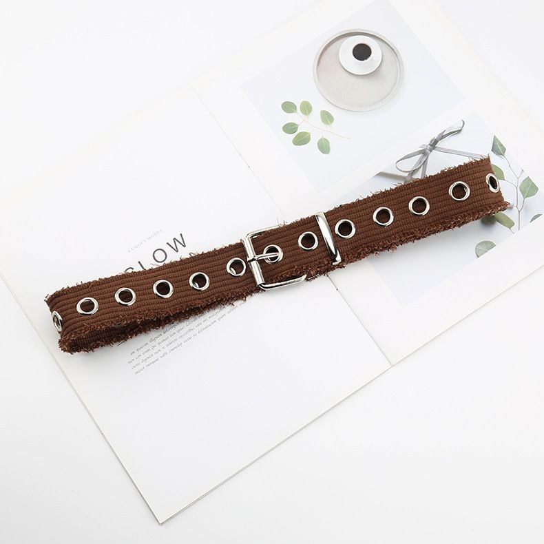 Ein durchgehender, abgenutzter Canvas-Bund für männliche und weibliche Studenten. Der gesamte, hohle, verlängerte Metallgürtel ist_voghion.com