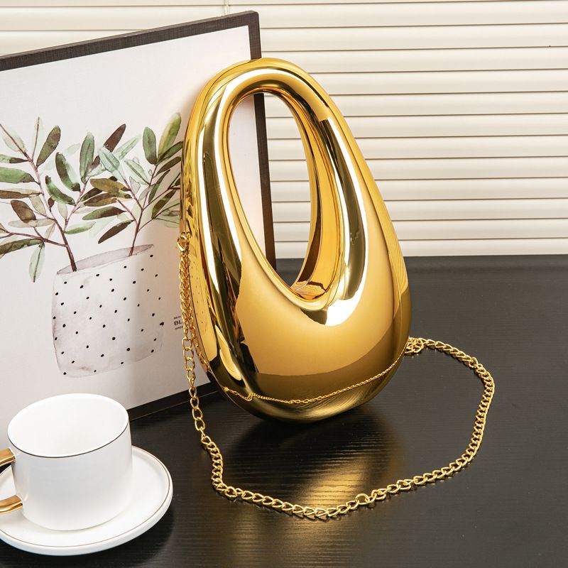 Borsa a tracolla monospalla rigida ovale da tenere sottobraccio, con catena in metallo_voghion.com