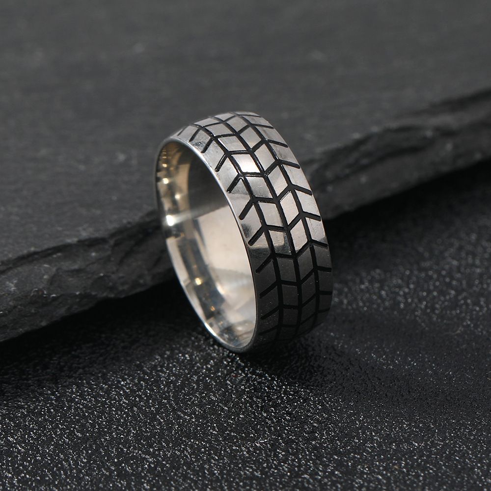 Edelstahlschmuck Persönlichkeit 8mm breiter Bogen Korrosion Autoreifenmuster Titanstahlring für Männer_voghion.com