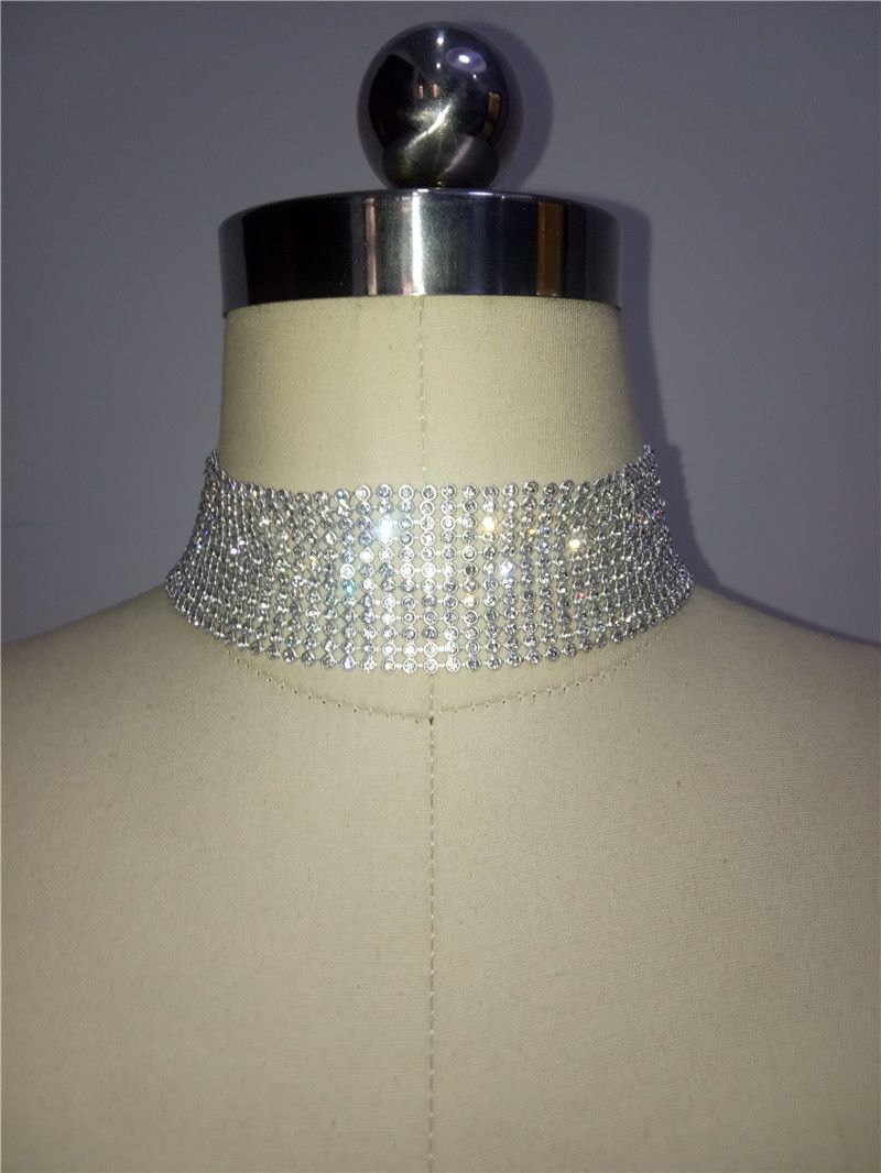 Cavezza interamente in diamante Gilet sull'ombelico. Capezza in diamante a taglio basso avvolto in tessuto della fodera del petto_voghion.com