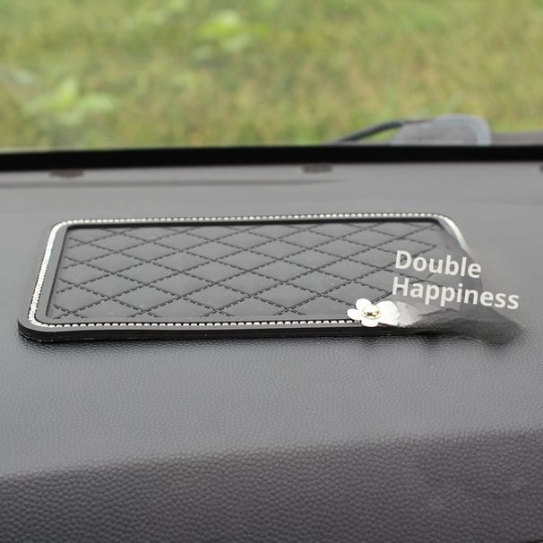 Xiaodeng Xiaodeng Xiaodeng Tappetino antiscivolo con intarsi di diamanti e camelia, piccolo fiore di margherita, ornamento creativo, accessori per auto in silicone, produttore originale_voghion.com