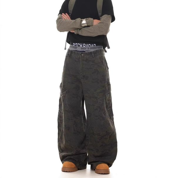 Calça Jeans Cargo Camuflada Retrô Masculina - Calça Larga de Inspiração Militar com Vários Bolsos, Corte Reto e Lavagem Desgastada_voghion.com