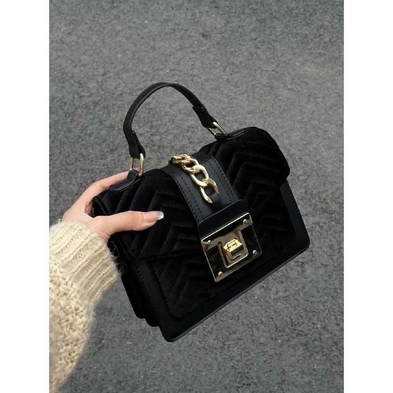 Borsa a mano di lusso e di nicchia per donna 2023, nuova borsa quadrata piccola in velluto, borsa a tracolla singola alla moda e versatile._voghion.com
