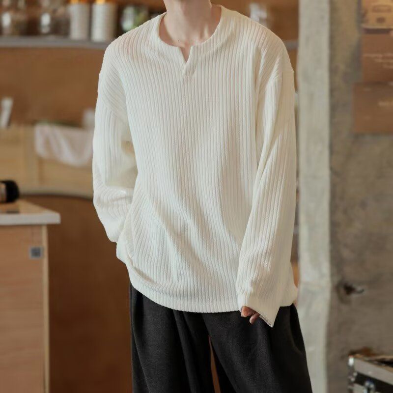 Small V-neck long sleeved T-shirt for men in autumn and winter, with a bottom layer and a loose fit for the bathroom_voghion.com