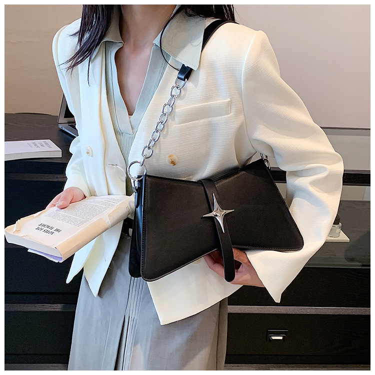 Borsa sotto le ascelle Borsa a tracolla a catena in stile estero di fascia alta con design di nuova nicchia da donna 2023 Borsa piccola quadrata a tracolla di moda_voghion.com