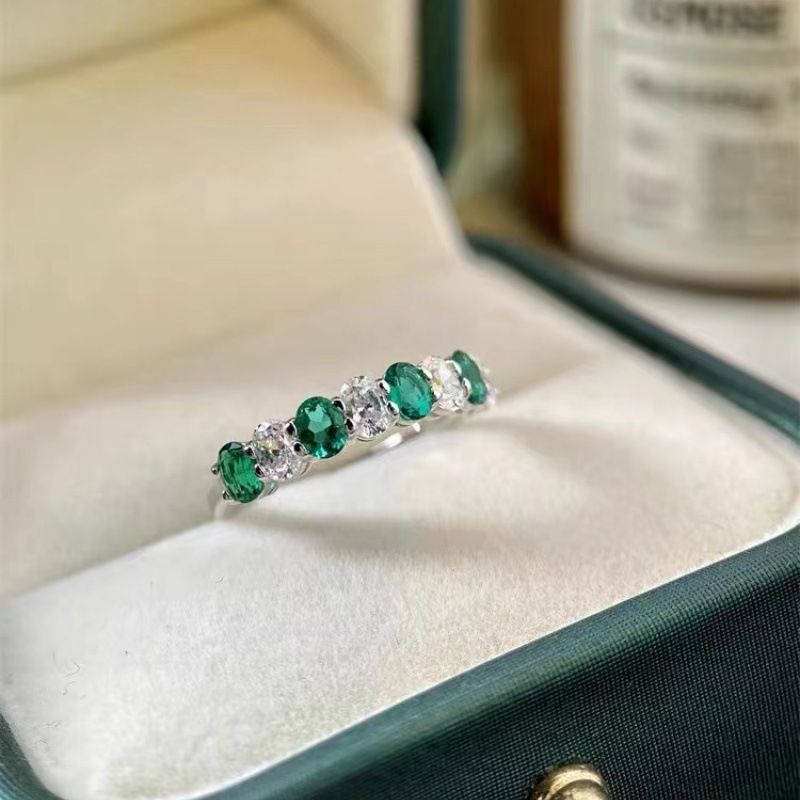 Live New Niche Design Emerald Row Diamond für Frauen, Leichter Luxus High-End Frischer Vielseitiger Ring_voghion.com