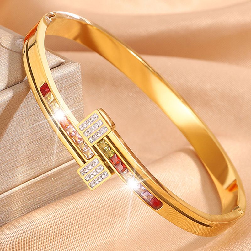 Ensemble de bijoux pour femmes Bracelet en acier titane carré incrusté de diamants colorés Luxe léger pour femme_voghion.com