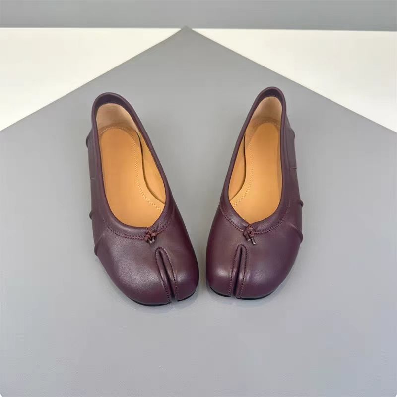 2025 New Wrinkled Full Of Split-toe Pig's Hoof Horseshoe Flat Ballet Mary Jane Single Shoes Hundred Exquisite Temperament_voghion.com
