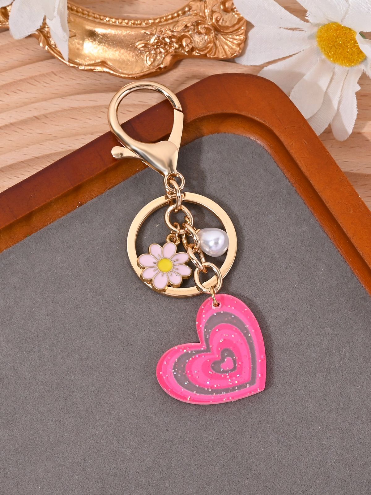 Daisy Pearl Heart Simple Bag Car Key Pendant Small Gift Keychain_voghion.com