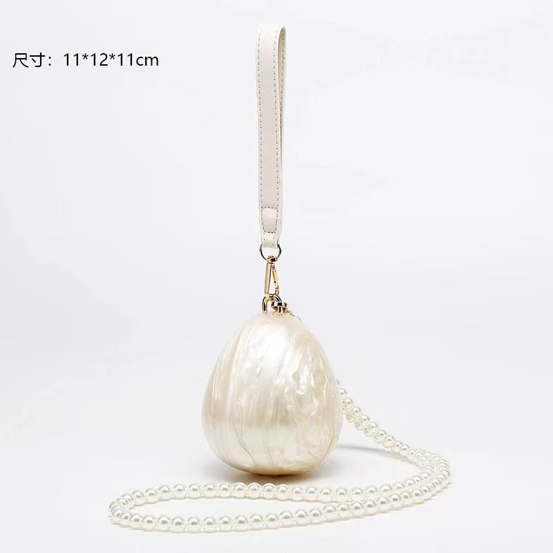 Borsa a tracolla monospalla da donna con catena, piccola, elegante, con cuore in acrilico, da sera_voghion.com