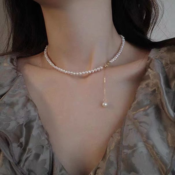 Collana classica alla moda con catena di perle e clavicola, leggera e di lusso, design di nicchia femminile, nuova collana semplice e temperamento 2023 ins_voghion.com