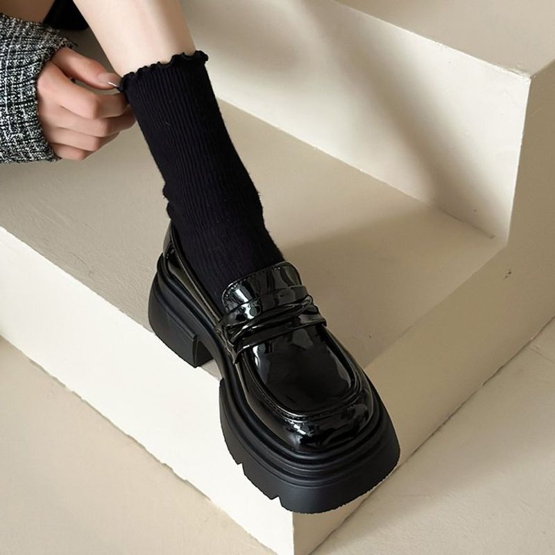 Le Fu negro para mujer 2024 nueva primavera zapatos de un solo pie para mujer y suela gruesa, zapatos pequeños de cuero estilo británico_voghion.com