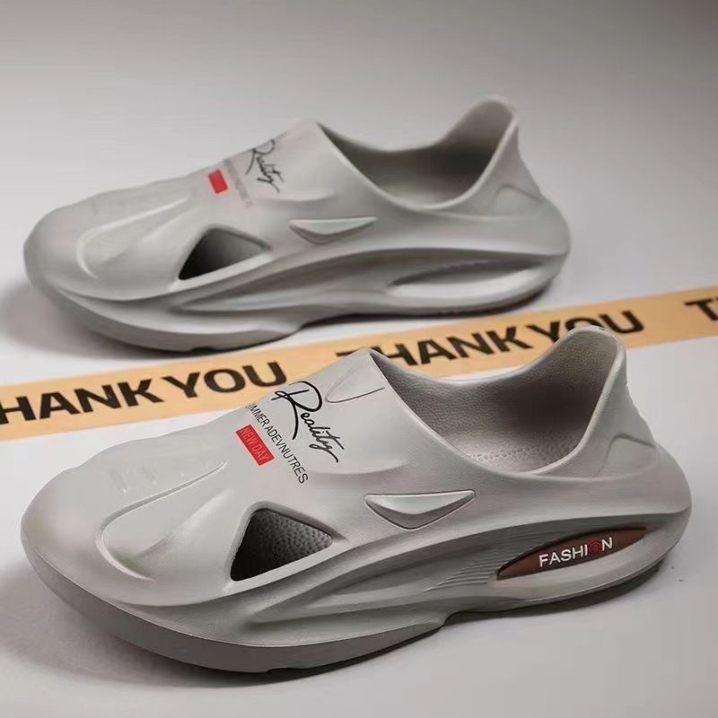 2025 Summer New Outdoor Breathable Anti-odor Non-slip Closed-toe Men's Beach Sandals_voghion.com