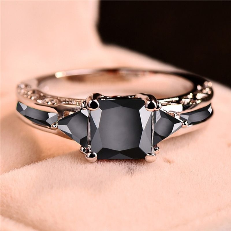 Elegante anello di fidanzamento in argento alla moda da donna elegantemente intarsiato con zircone nero_voghion.com