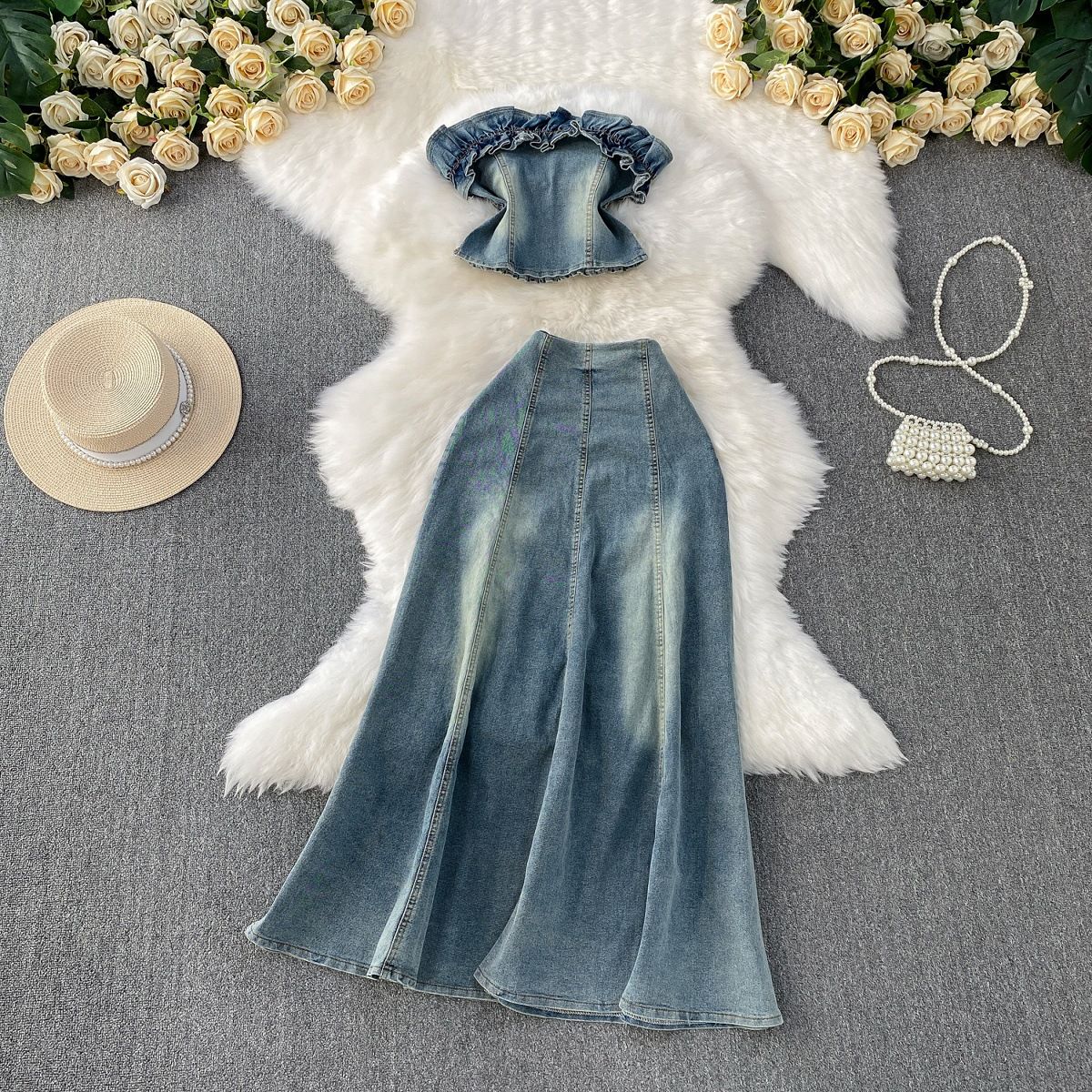 Design Sense Niche - Canotta in denim senza spalline con bordo a fungo nero e gonna snellente a vita alta lavata, set da due pezzi_voghion.com