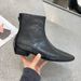 2025 Winter Parijse chique Chelsea-laarzen, enkellaarsjes met lage blokhak, afslankende korte laarzen met vierkante neus_voghion.com