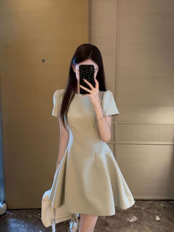 Vêtements d'été au tempérament français, taille cintrée et effet amincissant, jupe trapèze moelleuse, robe à manches,_voghion.com