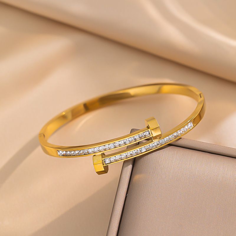 Bracelet à ongles personnalisé tendance et tendance avec micro zircons incrustés, design de niche, acier titane exquis_voghion.com