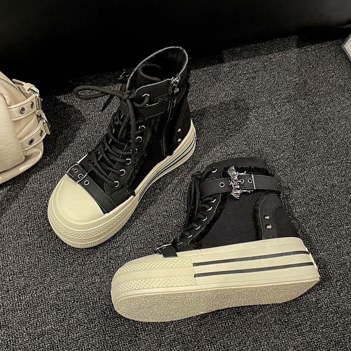 Scarpe alte in tela, eleganti e versatili_voghion.com