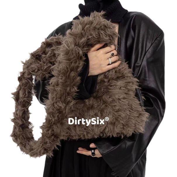 Borsa a tracolla grande stile Wandering di DirtySix, autunno inverno, Messiah Girl, in pelliccia_voghion.com