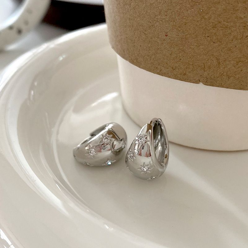 Semplice design di nicchia nuovi orecchini di tendenza orecchini a cerchio a forma di stella orecchini in metallo retrò di alta qualità francese_voghion.com