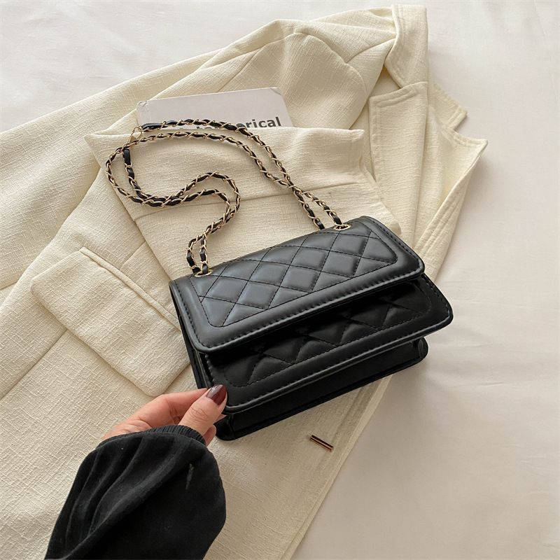 Sac bandoulière matelassé chic pour femme - Petit sac carré élégant aux couleurs classiques_voghion.com