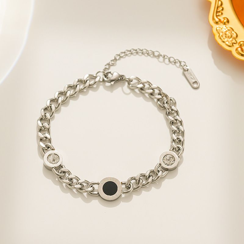 Rome's cold indifferent Instagram style minimalist unique, a sense niche design. The bracelet is made of titanium steel_voghion.com