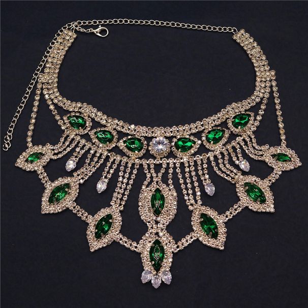 Collana girocollo in cristallo gotico da donna con pietra preziosa a goccia, catena corta a strati per un'estetica dark e uno stile boho_voghion.com