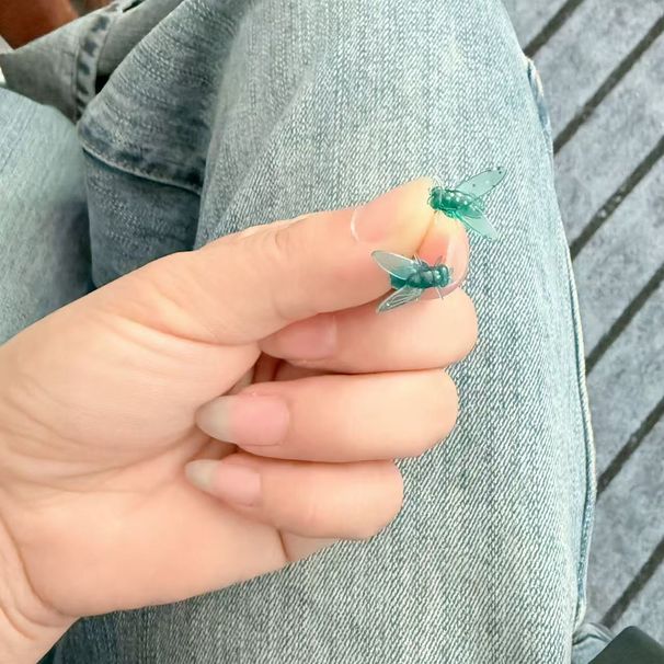 Personalisierte Simulation Mini Black Fly Ohrringe Lustige abstrakte Nischendesign Kreative einfache Ohrringe für Frauen_voghion.com