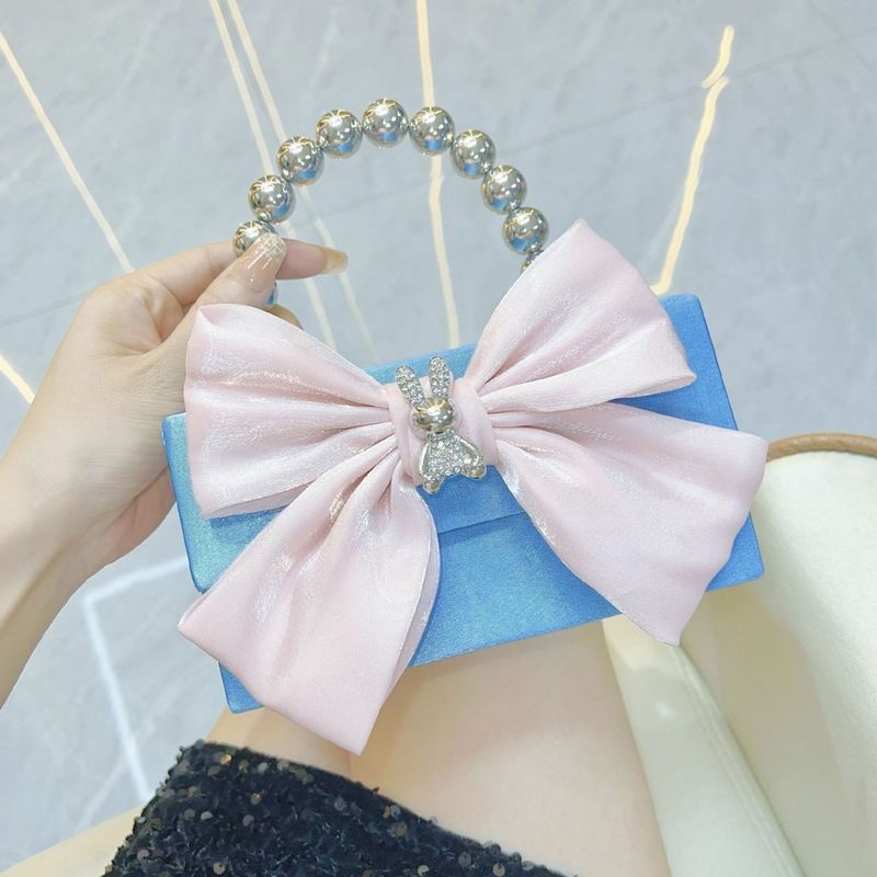 Sacs de soirée pour femmes Sac à main Sac de dîner pour dames de mariée Sac de transport de robe en satin assorti Petit sac carré Sac à bandoulière simple à chaîne Sac de maquillage_voghion.com