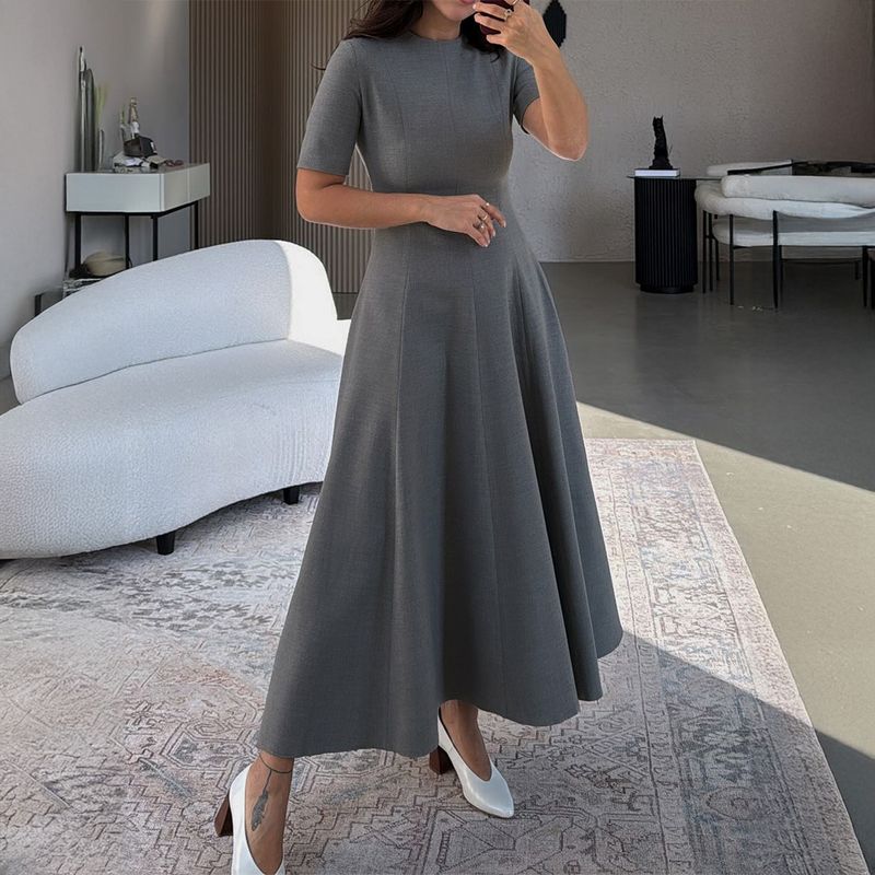 Elegante abito midi a trapezio con maniche corte - Maglia in poliestere traspirante per ufficio e sera (tonalità grigio e neutre)_voghion.com