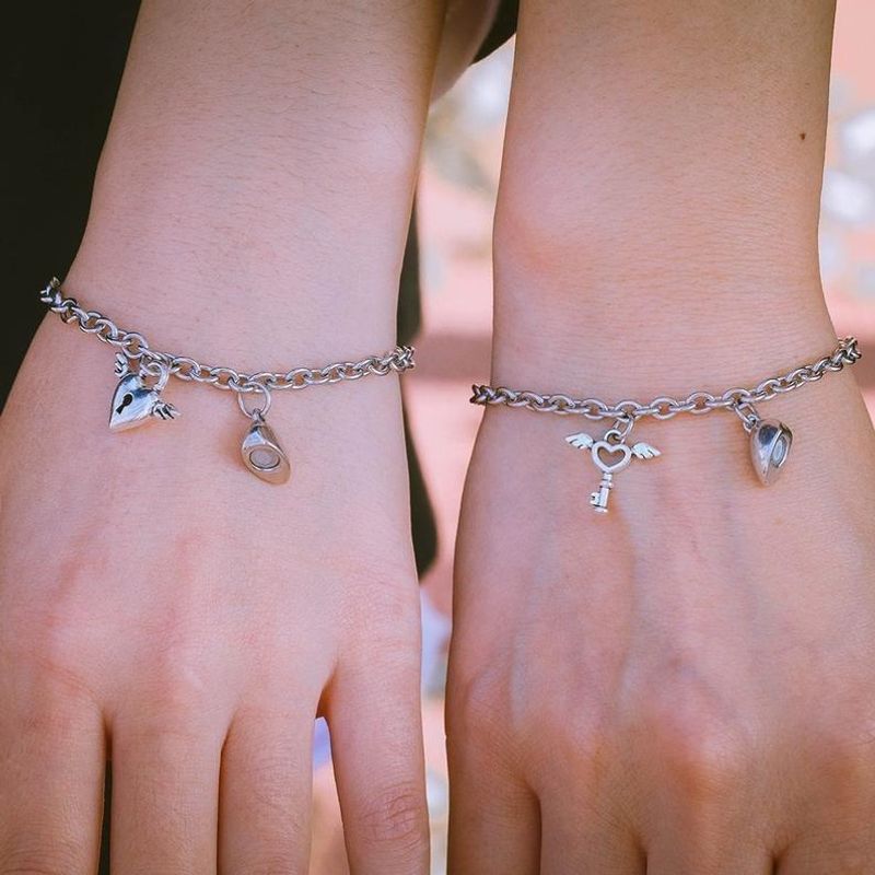 creative Valentine's Day magnet love attraction bracelet new couple magnetic buckle bracelet couple bracelet_voghion.com