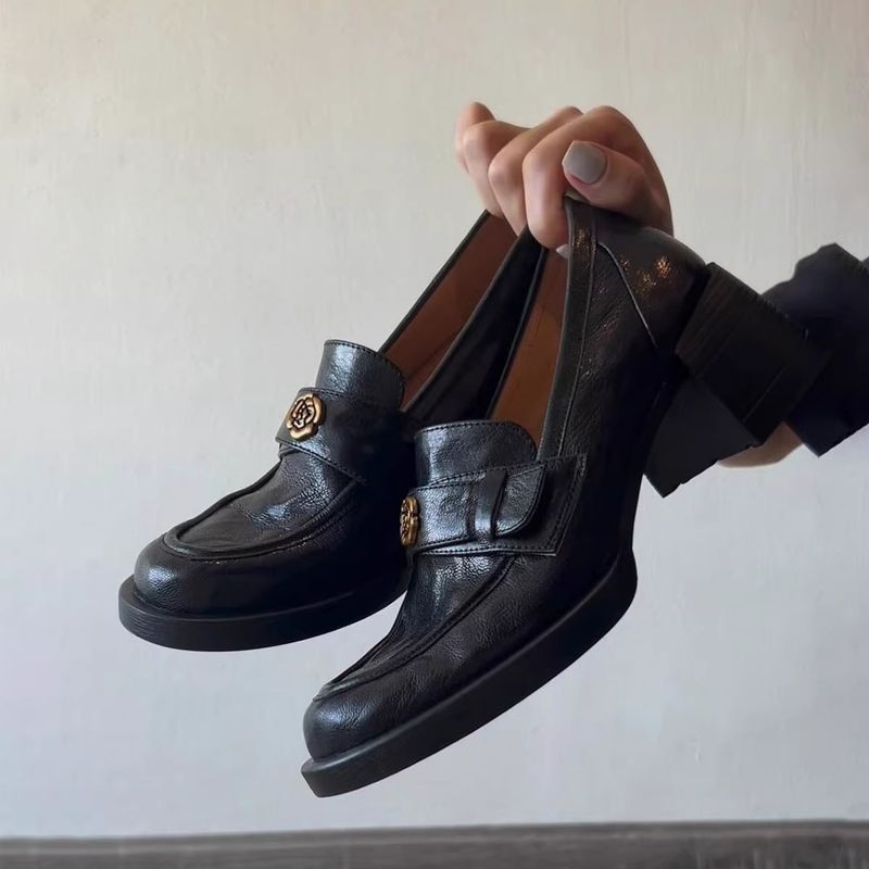 Kadınlar için küçük deri loafer ayakkabılar_voghion.com