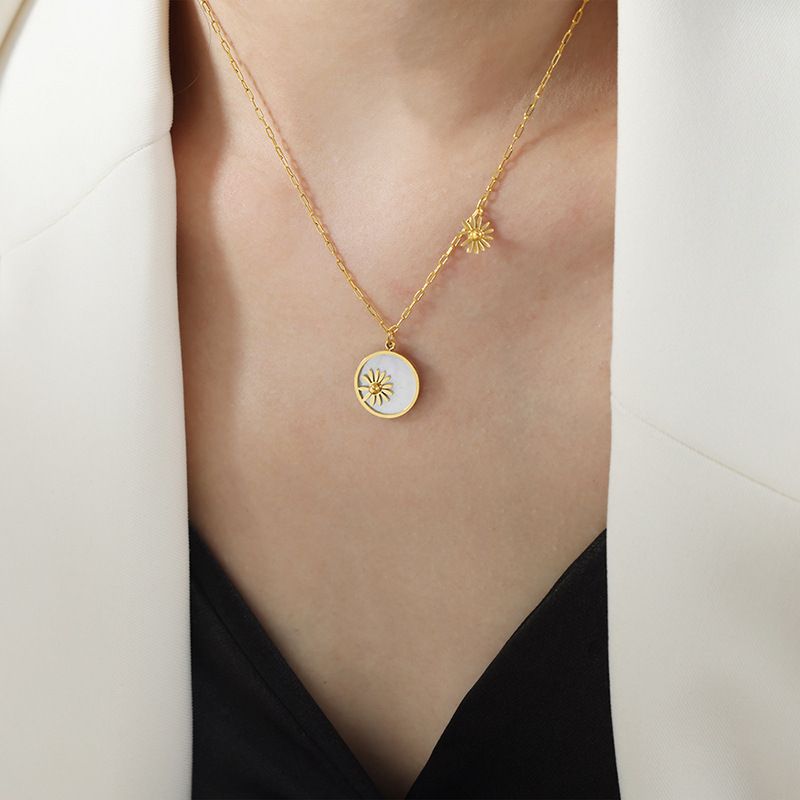 Collana con ciondolo in acciaio al titanio e conchiglia madre di colore chiaro, design di nicchia di alta qualità, gioielli da donna_voghion.com