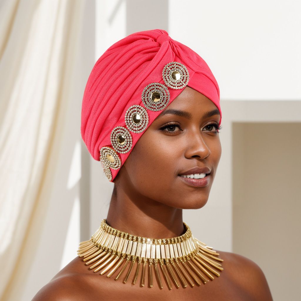 Neuer modischer plissierter Wassermelonenhut mit runden Diamanten an der Seite des Kopfes, indischer Hut, Turbanhut_voghion.com