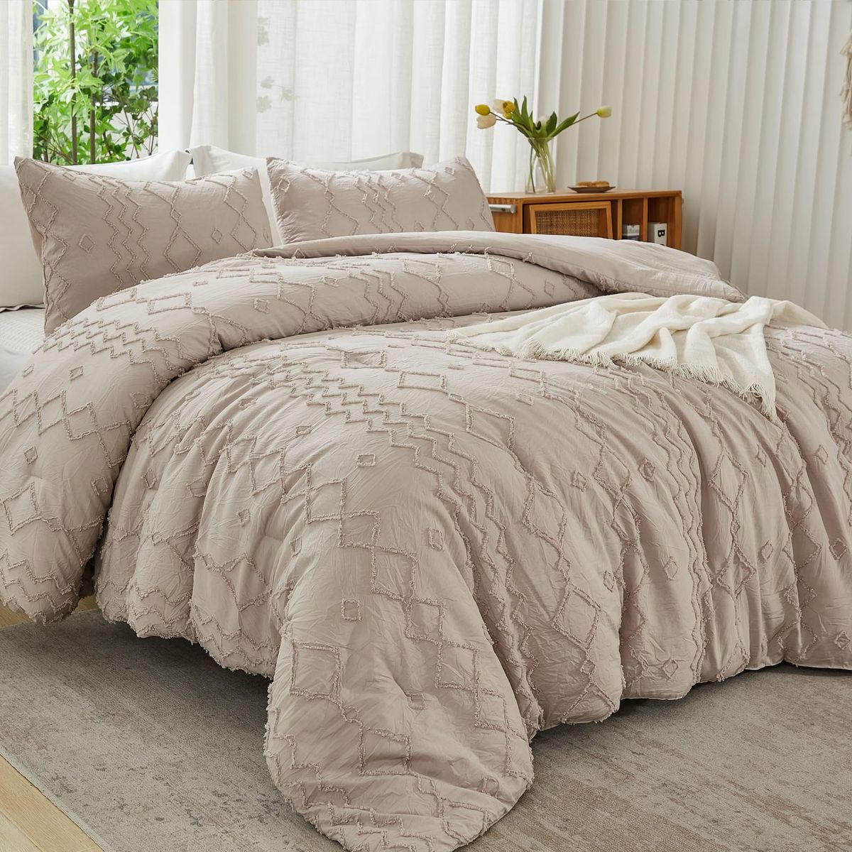 Light Khaki Diamond Wave Embroidery Tufts Breathable Queen Size Comforter Sets, All-Season Down-Alternative 3-Piece Bedding Set_voghion.com