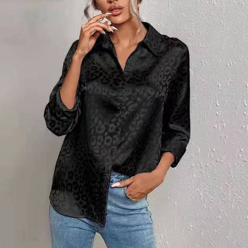 Camicia elegante in raso jacquard con stampa leopardata e maniche lunghe con revers da donna_voghion.com