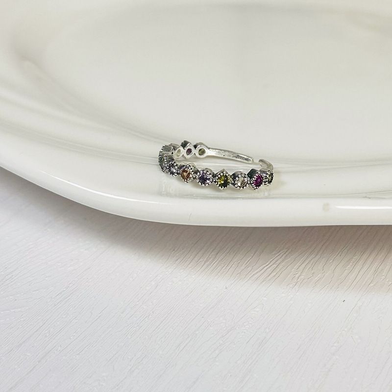 Bague ouverte en zircon arc-en-ciel niche spéciale pour femme 2023 nouvelle bague d'index simple de luxe légère plaquée or_voghion.com